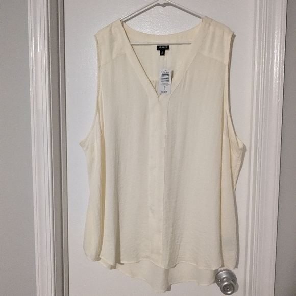 Torrid Ivory Textured Charmeuse Tank Size 4 - Picture 4 of 8